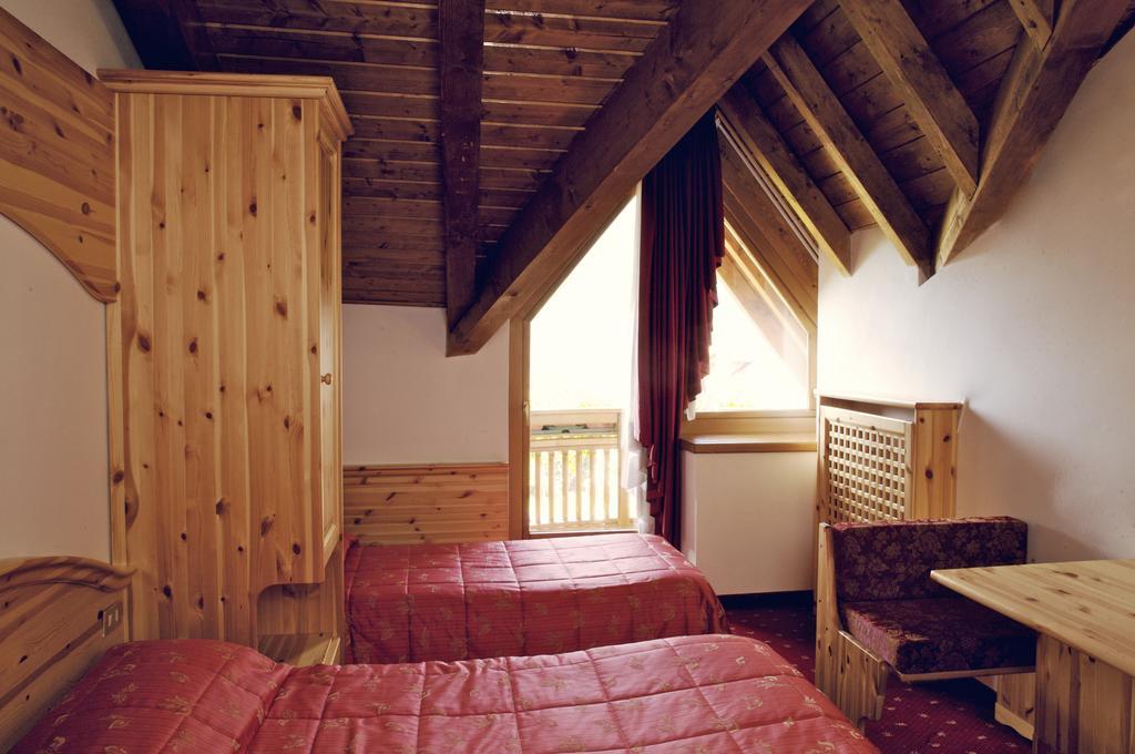 Hotel Almazzago كوميزادورا الغرفة الصورة