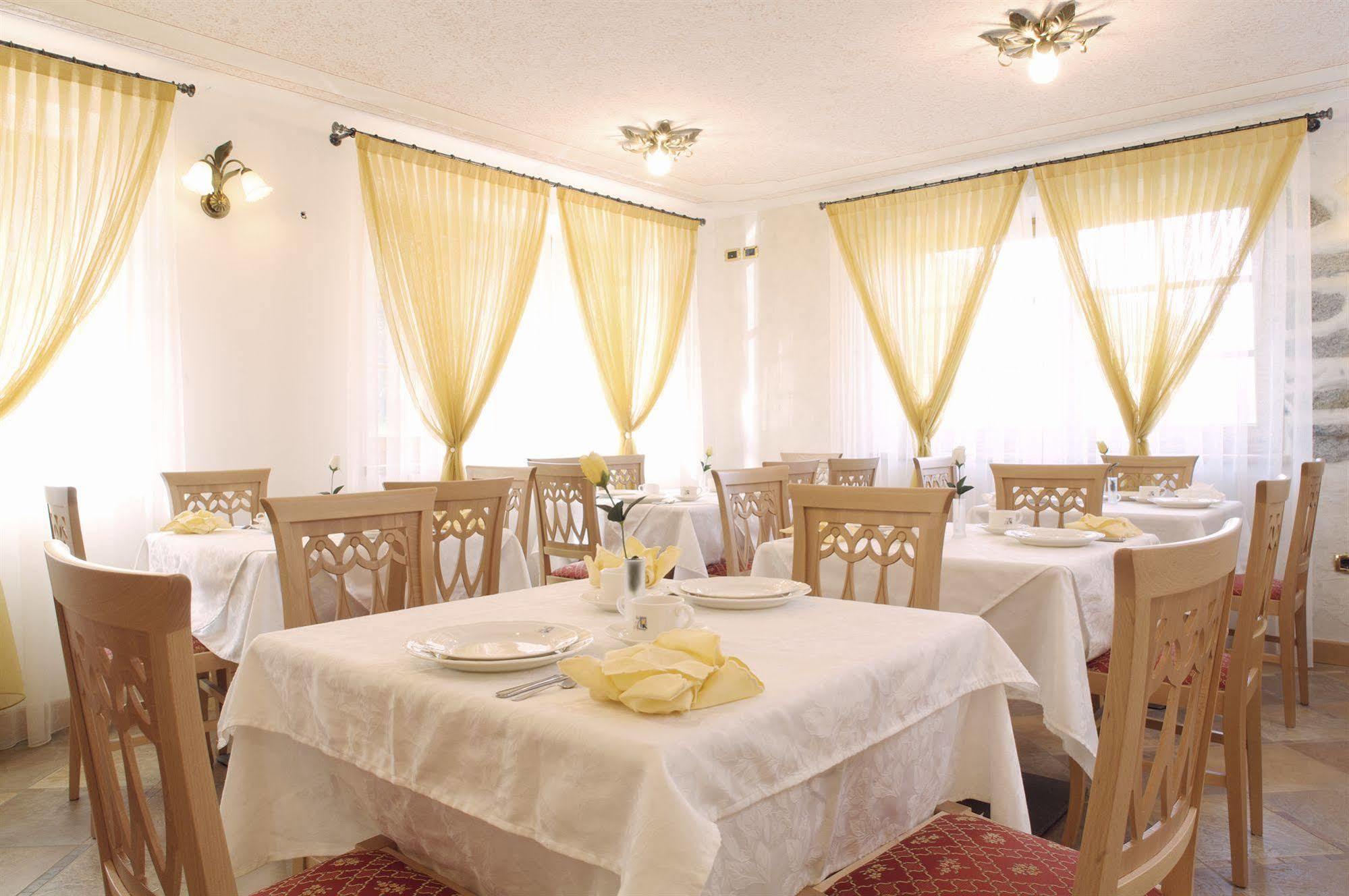 Hotel Almazzago كوميزادورا المظهر الخارجي الصورة
