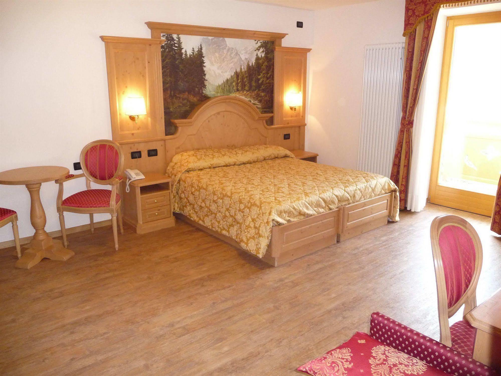 Hotel Almazzago كوميزادورا المظهر الخارجي الصورة