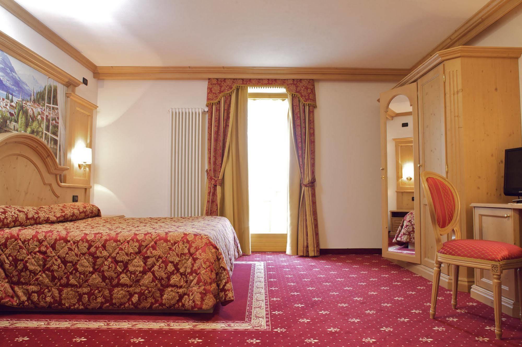 Hotel Almazzago كوميزادورا المظهر الخارجي الصورة