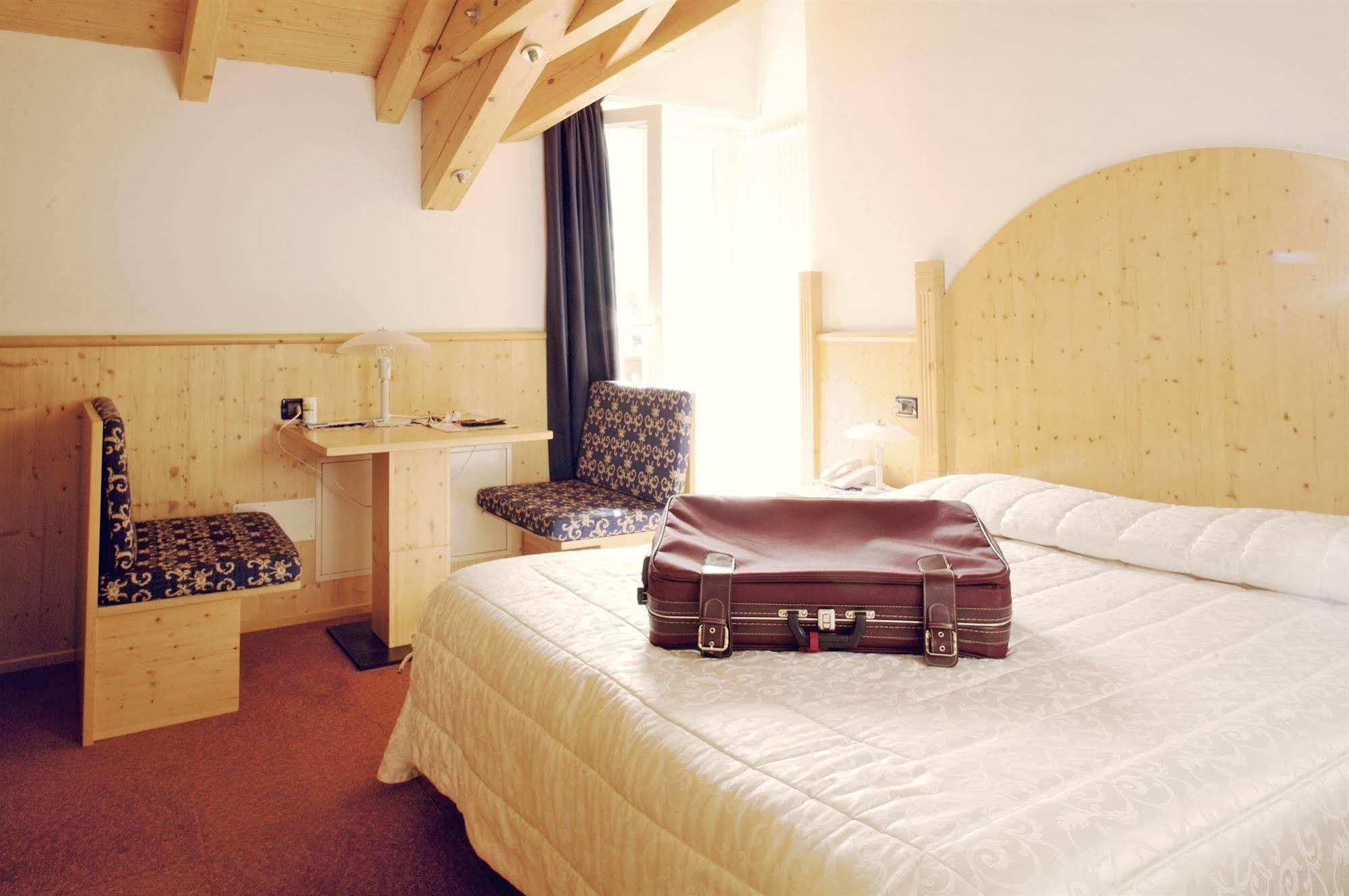 Hotel Almazzago كوميزادورا المظهر الخارجي الصورة